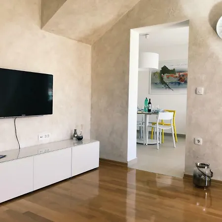 Sima Apartment